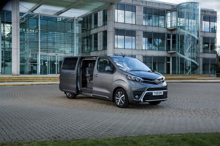 Location minibus 9 places Toyota Proace Provence TPMR